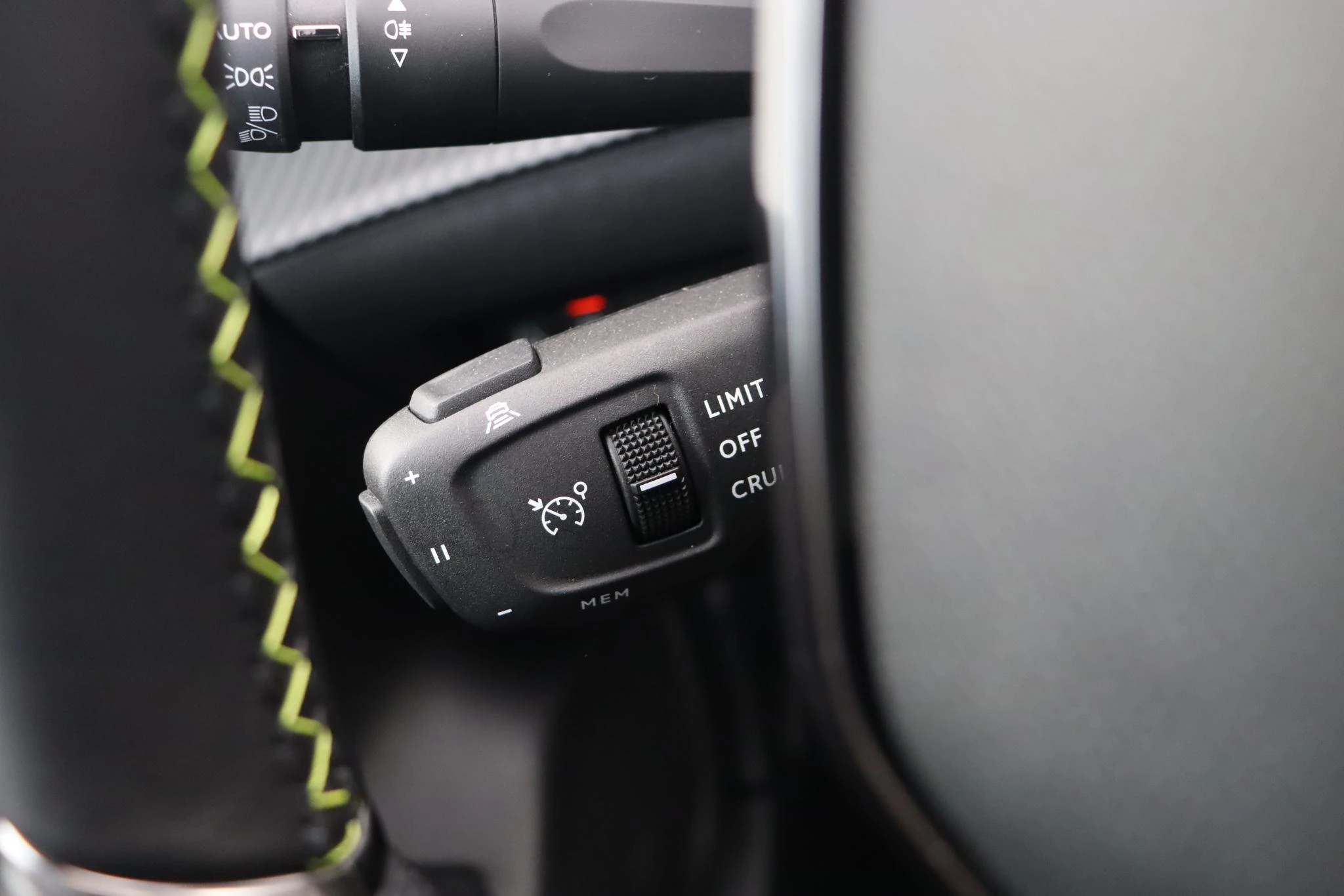 Hoofdafbeelding Peugeot e-208