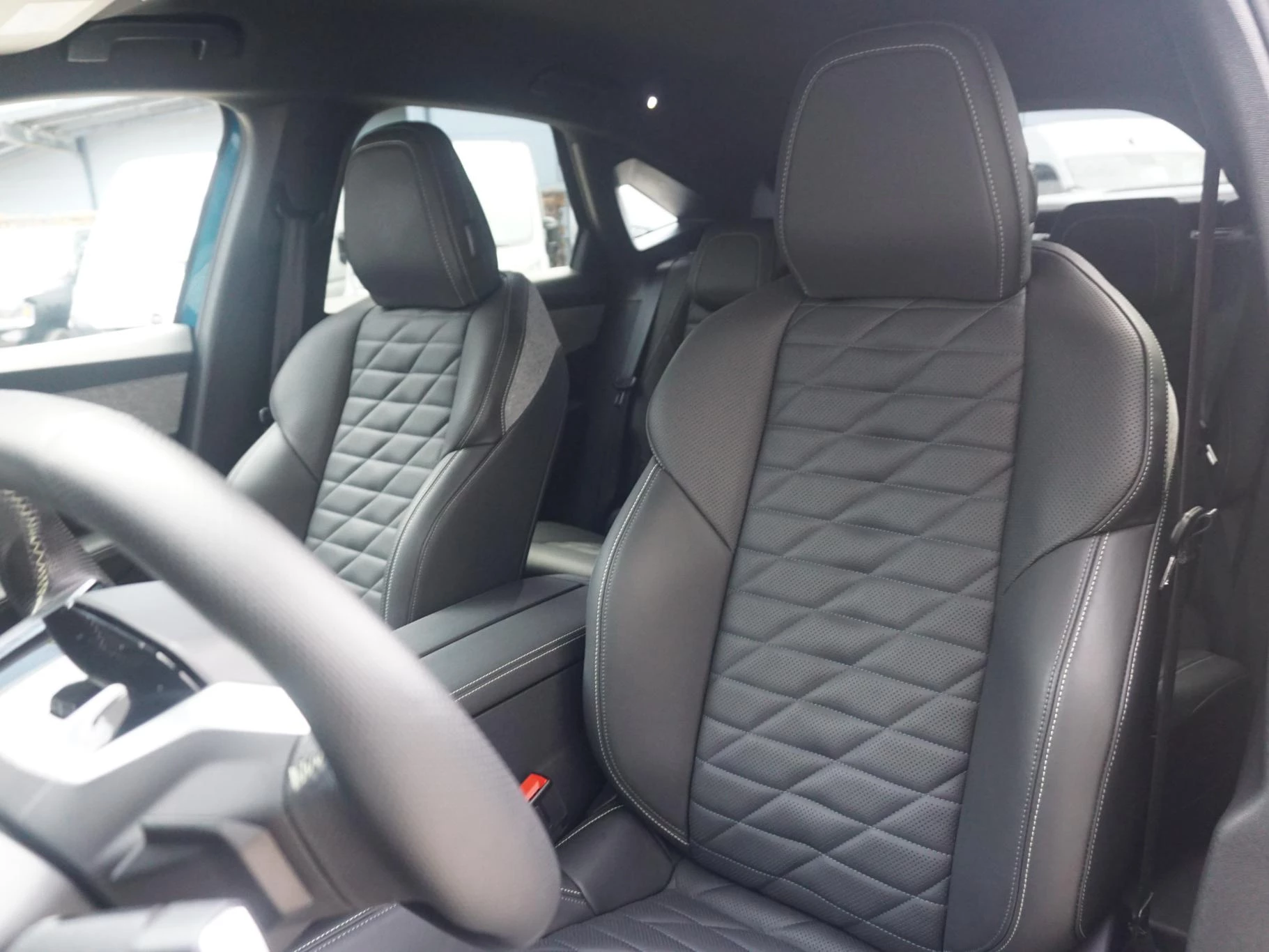 Hoofdafbeelding Peugeot e-3008