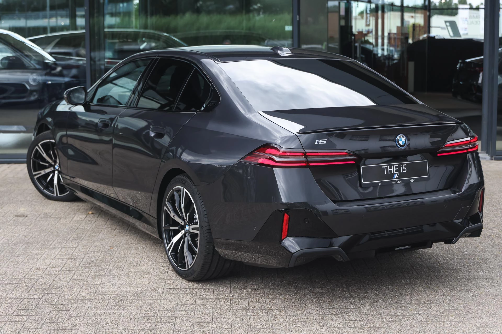 Hoofdafbeelding BMW i5