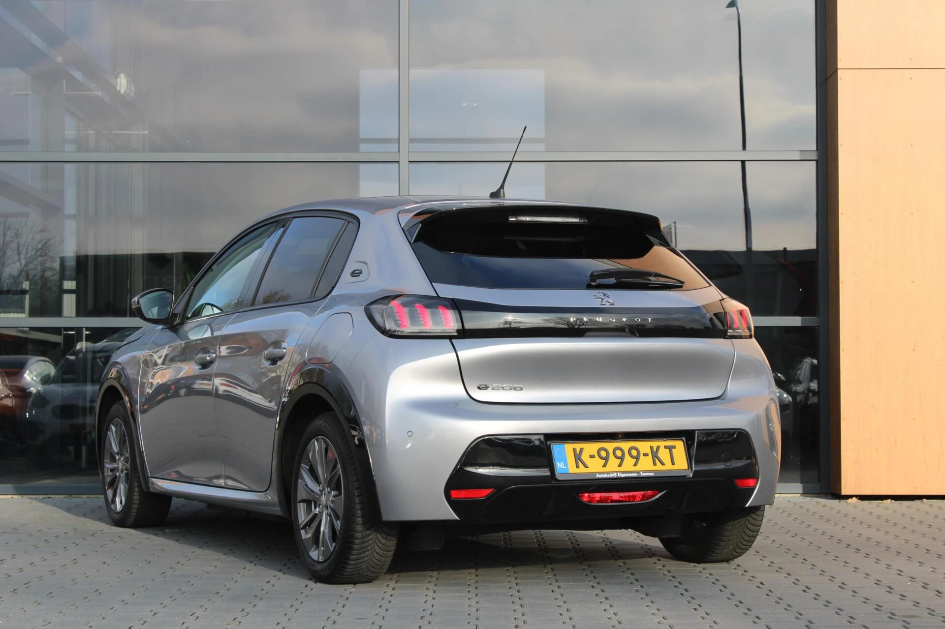 Hoofdafbeelding Peugeot e-208