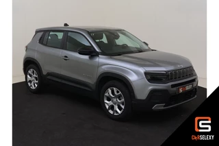 Hoofdafbeelding Jeep Avenger Jeep Avenger 1.2 Altitude: Te stoer om over het hoofd te zien