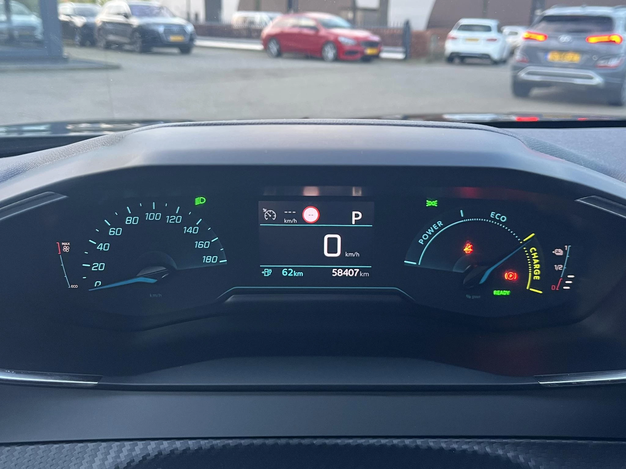 Hoofdafbeelding Peugeot e-2008