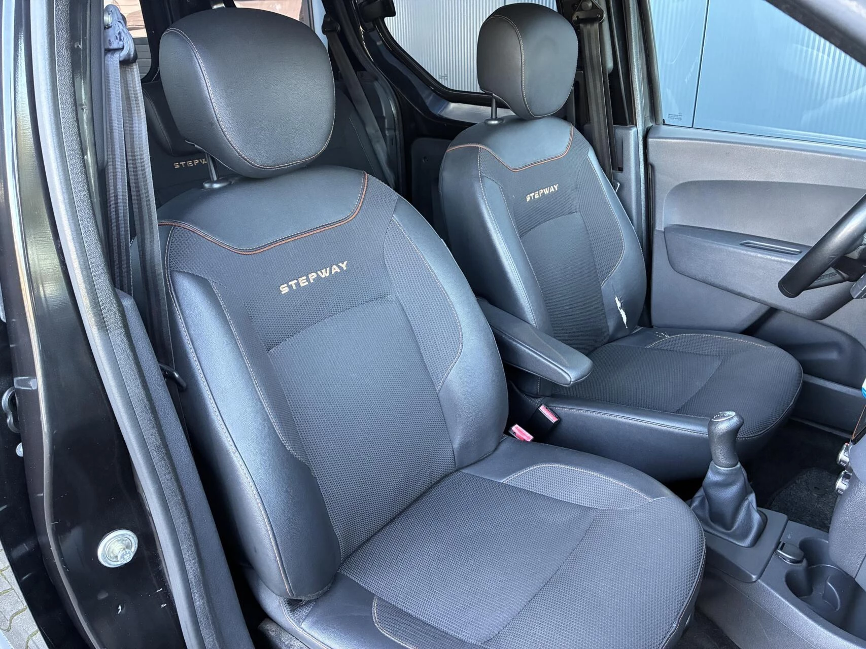 Hoofdafbeelding Dacia Dokker