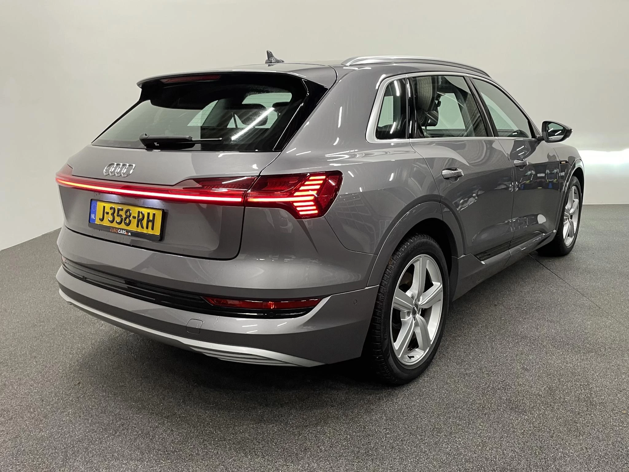 Hoofdafbeelding Audi e-tron