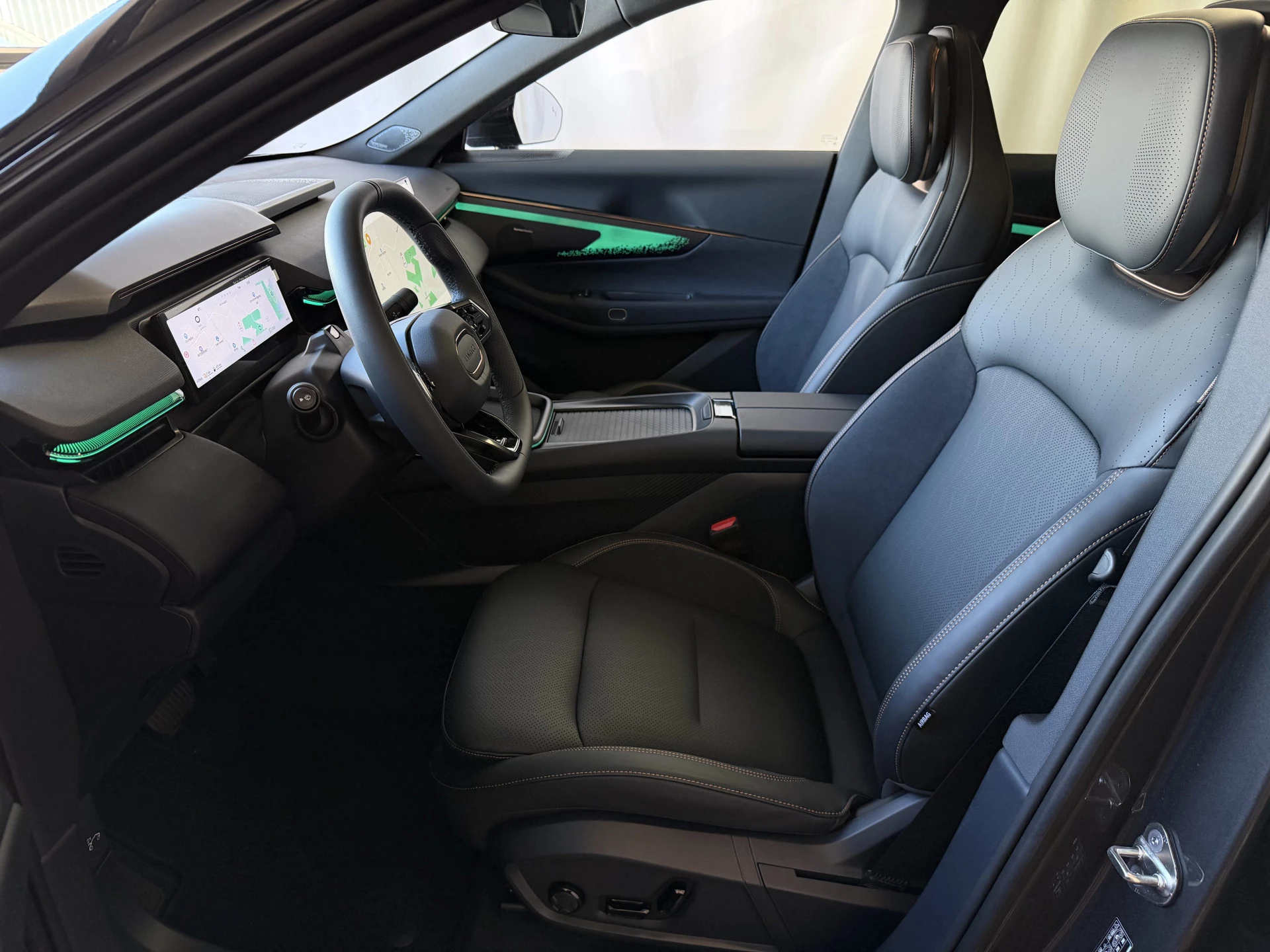 Hoofdafbeelding Lynk & Co 08