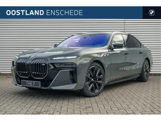 Hoofdafbeelding BMW 7 Serie BMW 7 Serie M760e xDrive High Executive Automaat / Panoramadak Sky Lounge / Trekhaak / Executive Lounge Seating / Bowers & Wilkins / Parking Assistant Professional