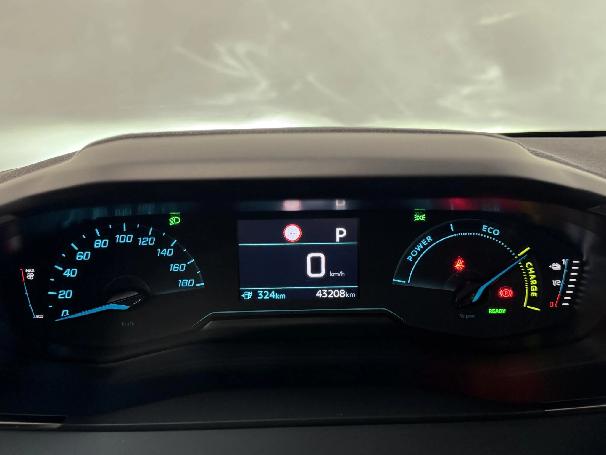 Hoofdafbeelding Peugeot e-208