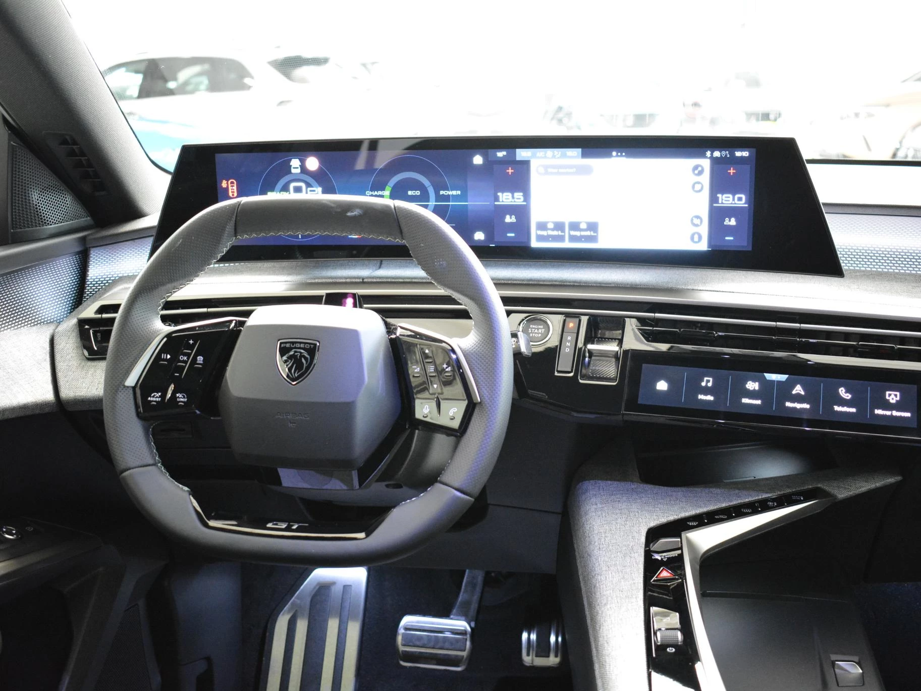 Hoofdafbeelding Peugeot e-3008