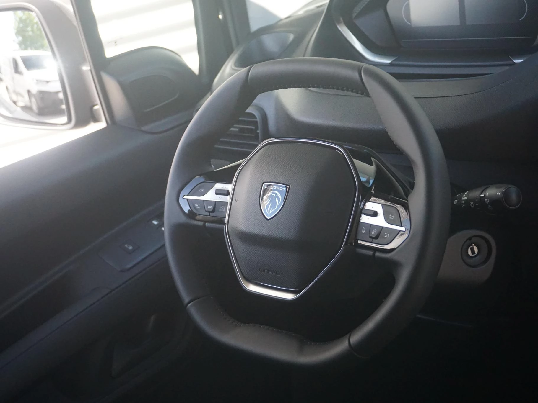 Hoofdafbeelding Peugeot e-Partner