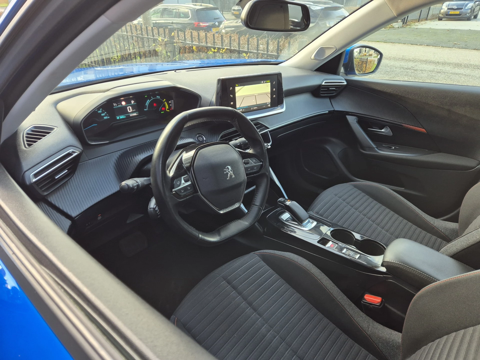 Hoofdafbeelding Peugeot e-2008