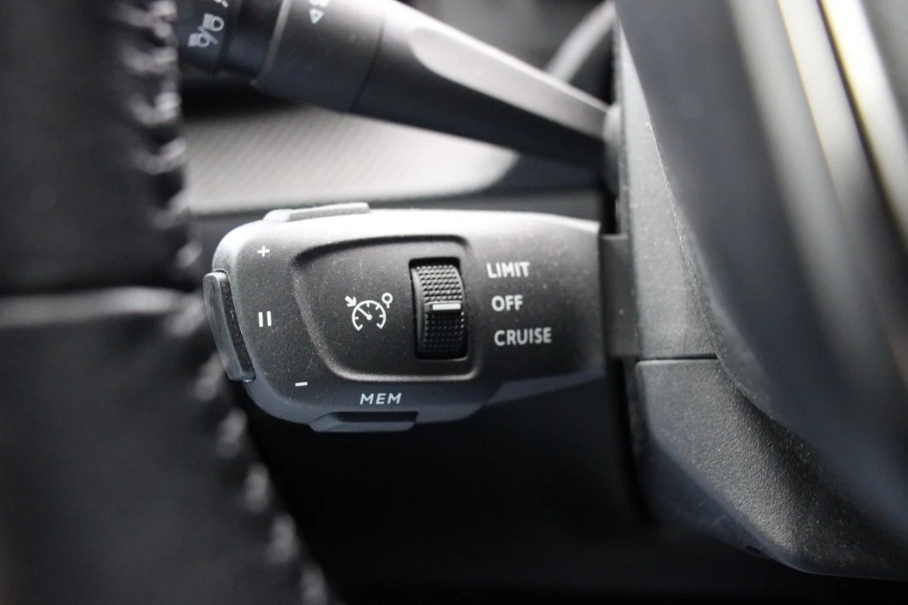 Hoofdafbeelding Peugeot e-208