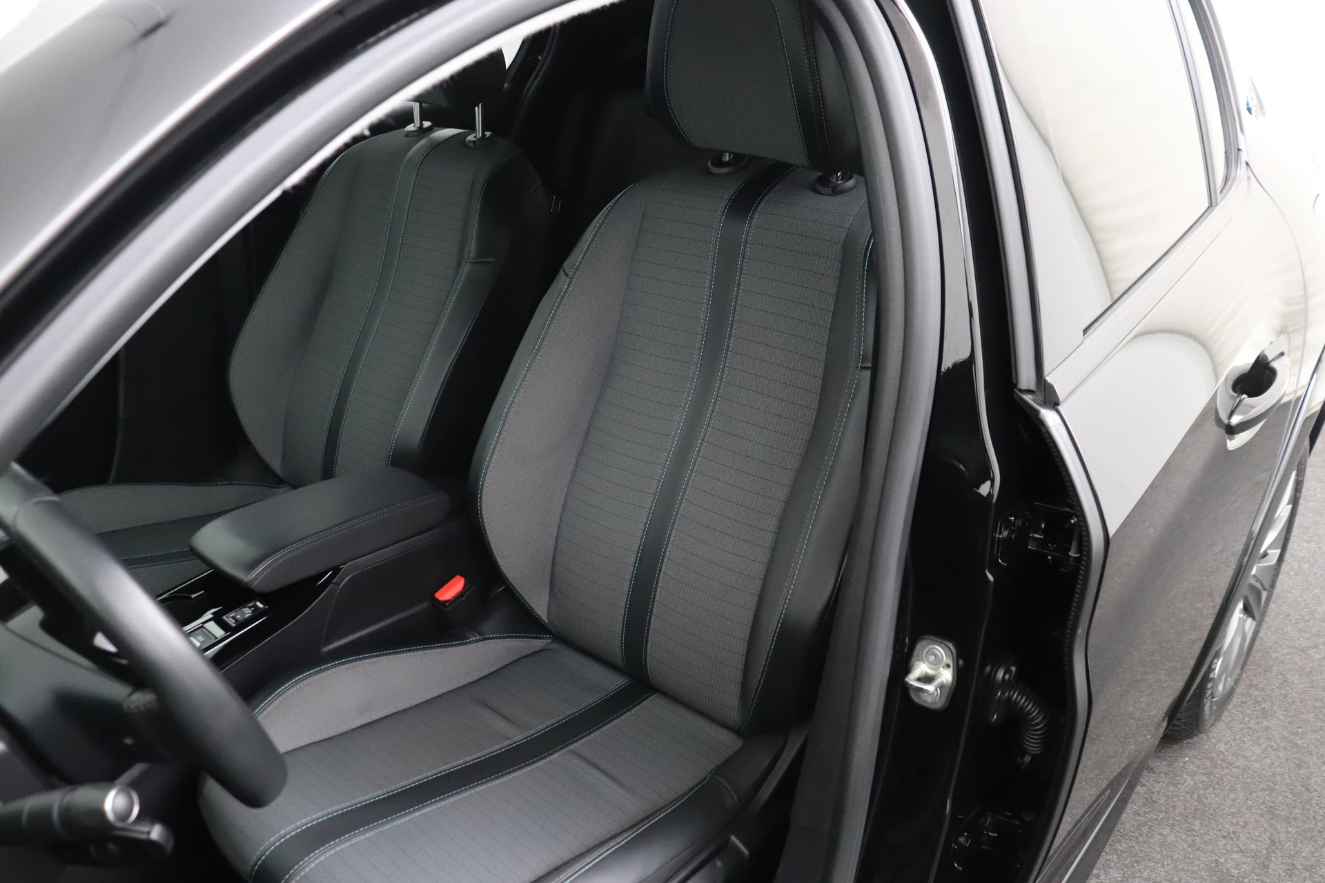 Hoofdafbeelding Peugeot e-208