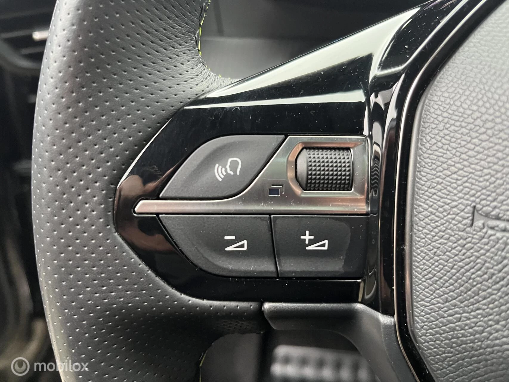 Hoofdafbeelding Peugeot e-2008