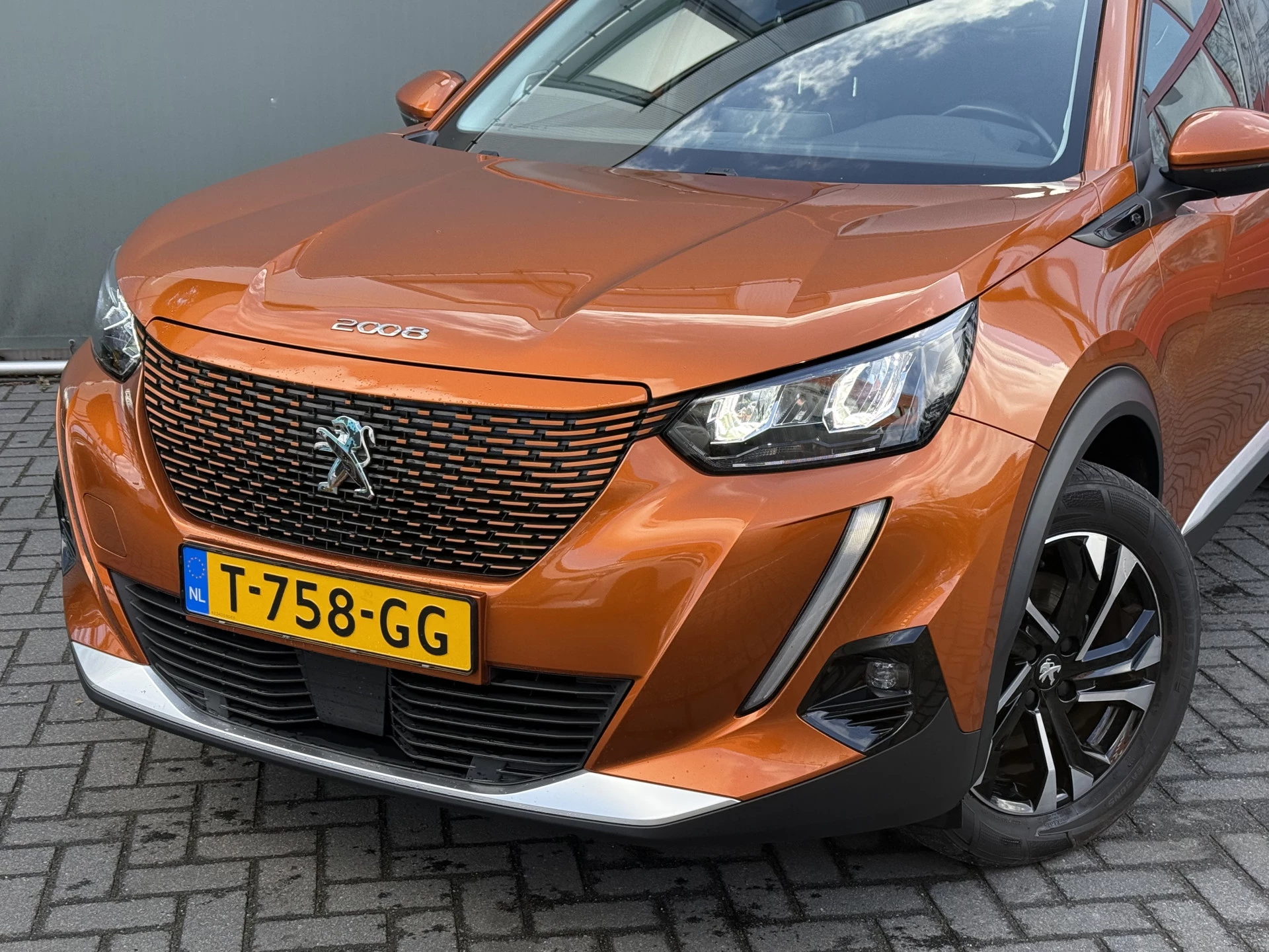 Hoofdafbeelding Peugeot e-2008