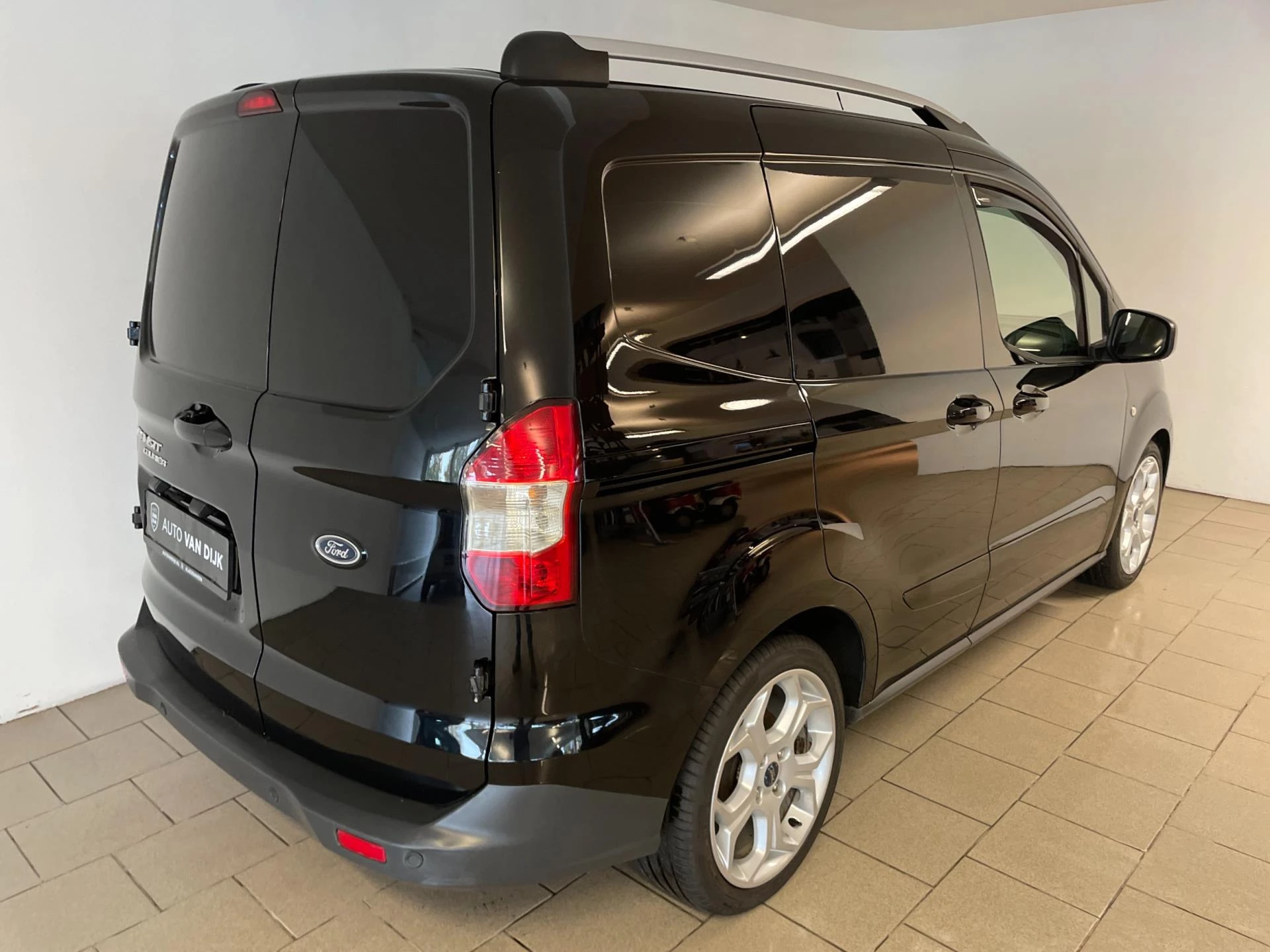 Hoofdafbeelding Ford Transit Courier