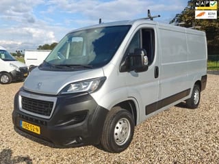 Peugeot Boxer 330 2.2 BlueHDi 140 pk L2H1 , Lang , Airco , Navi , camera , cruise , Apk okt. 2025 1e Eig.