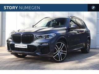 BMW X5 xDrive45e High Executive M Sport Automaat / Panoramadak Sky Lounge / Comfortstoelen / Comfort Access / Head-Up / Soft Close / Laserlight / Harman Kardon / Parking Assistant Plus