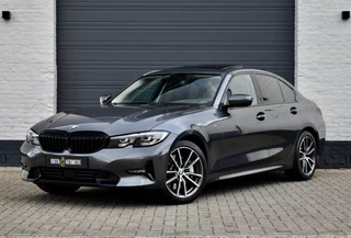 BMW 3-serie 330i High Executive | Schuifdak | Half-leder |
