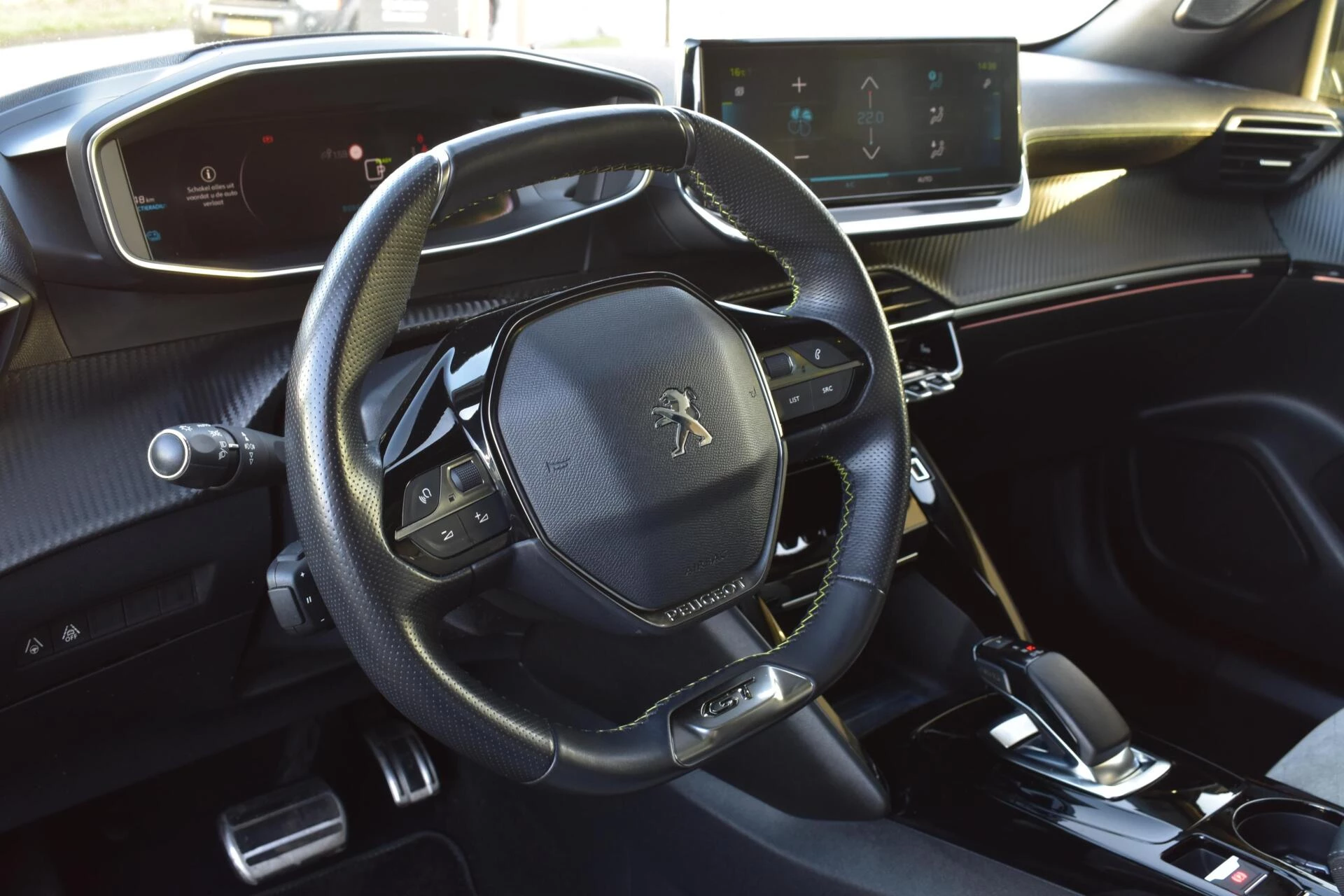 Hoofdafbeelding Peugeot e-2008