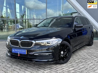 Hoofdafbeelding BMW 5 Serie BMW 5-serie Touring 520i High Executive 184pk Automaat / Trekhaak Wegklapbaar / Stoelverwarming