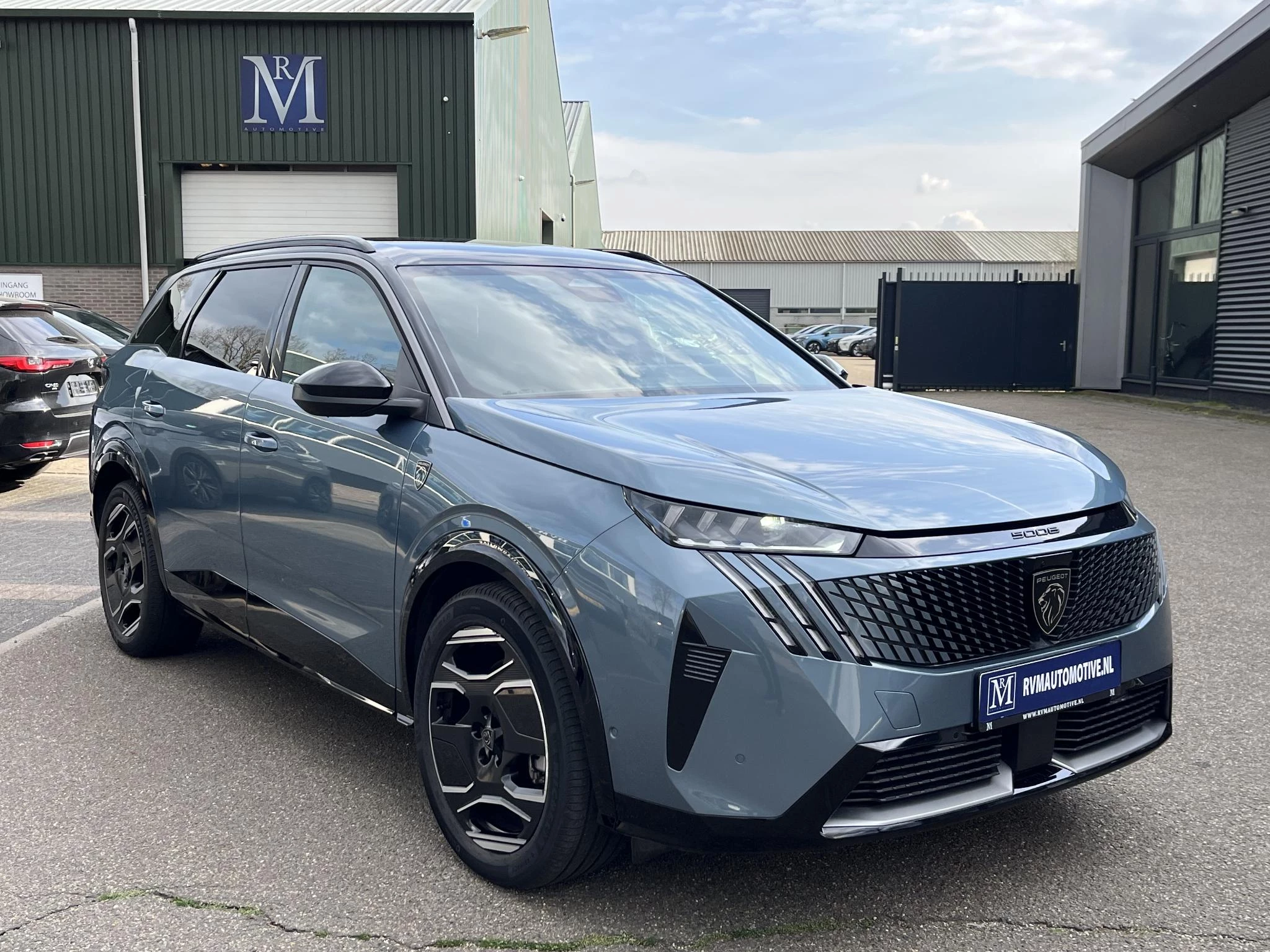 Hoofdafbeelding Peugeot e-5008