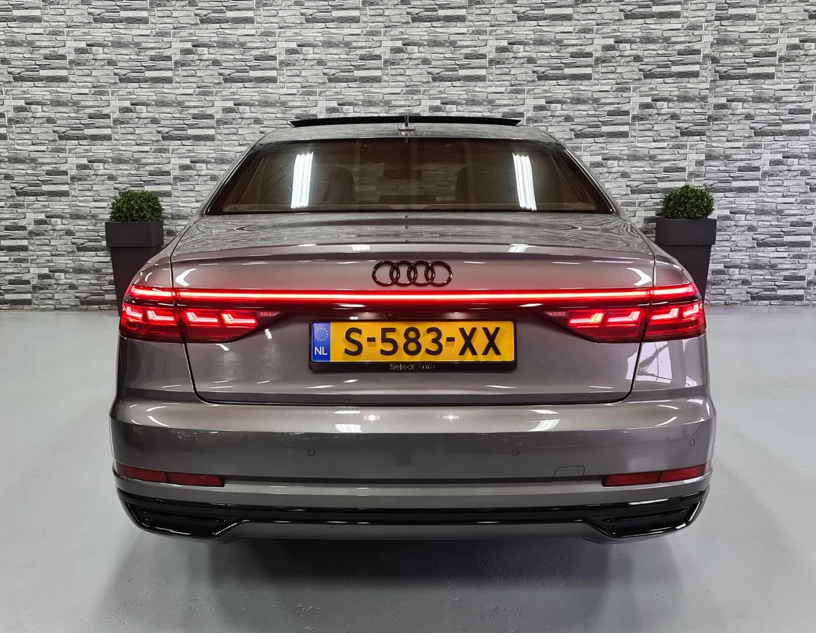 Hoofdafbeelding Audi A8