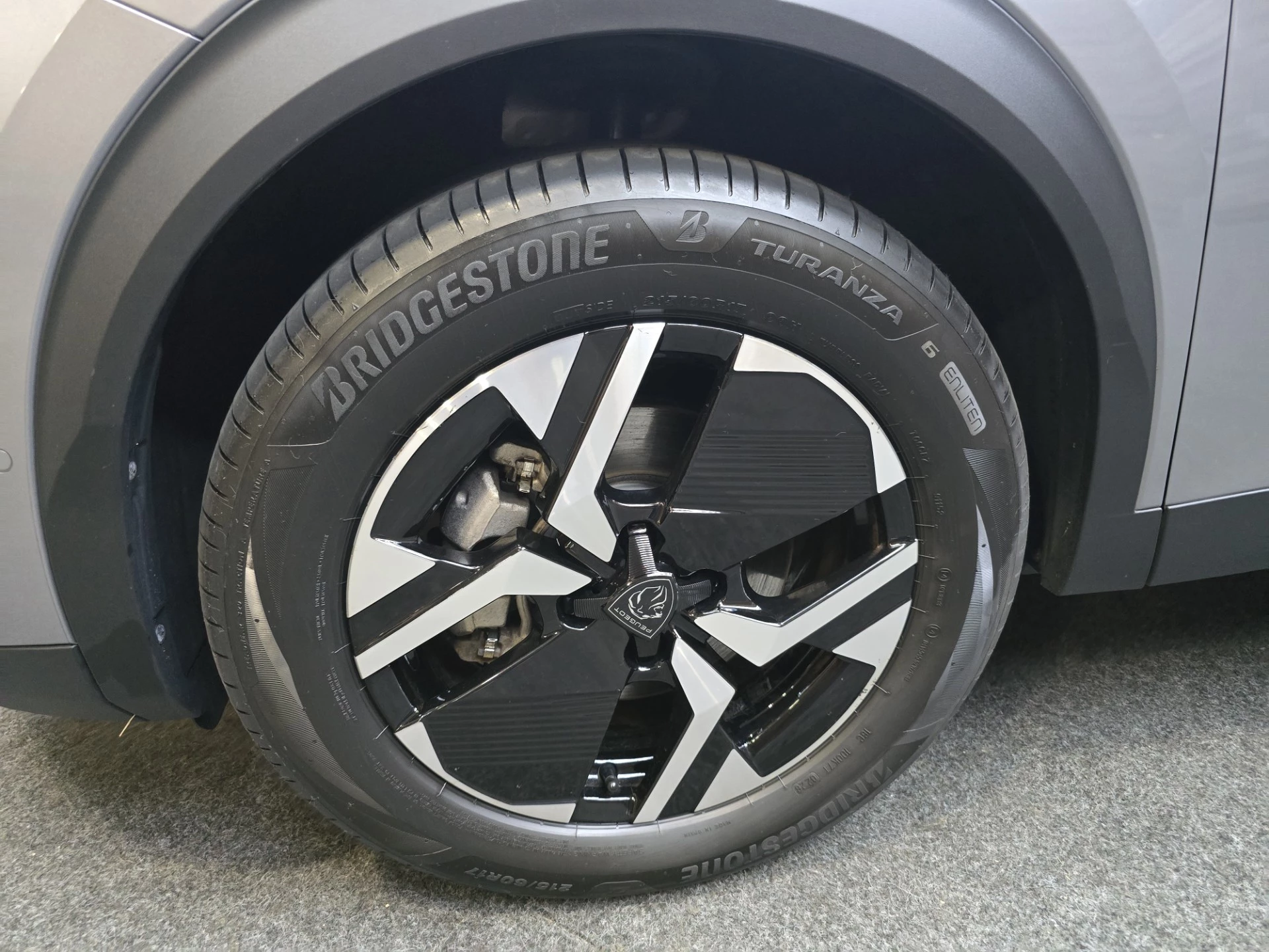 Hoofdafbeelding Peugeot e-2008