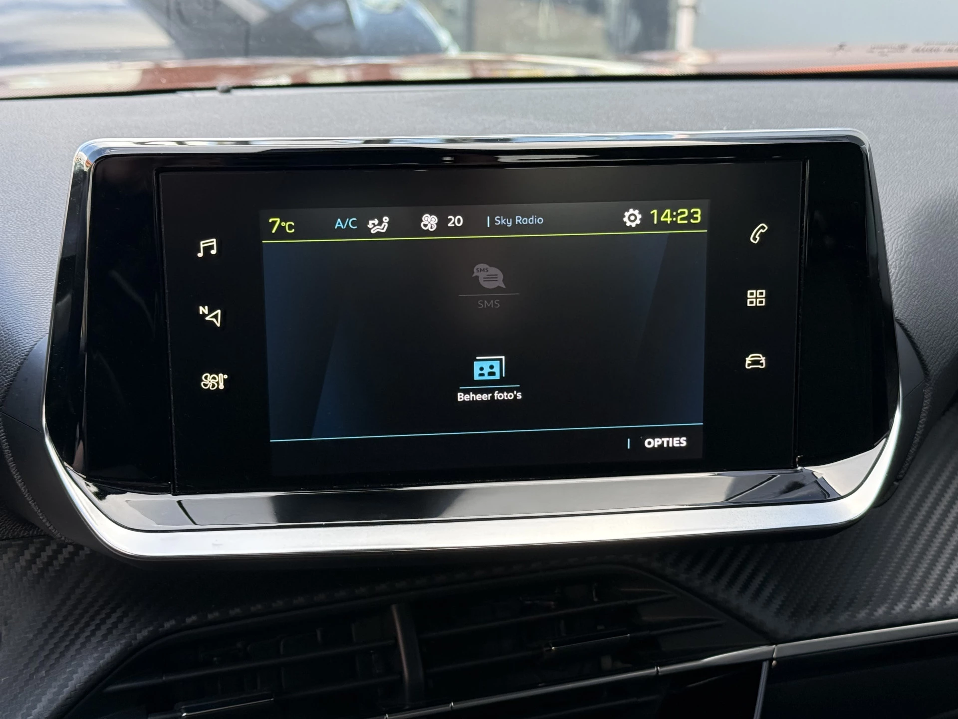 Hoofdafbeelding Peugeot e-2008