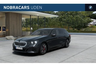 Hoofdafbeelding BMW i5 BMW i5 Touring eDrive40 M Sport / Panoramadak / Trekhaak / Comfortstoelen / Bowers & Wilkins / Parking Assistant Plus / Adaptieve LED / Stuurverwarming