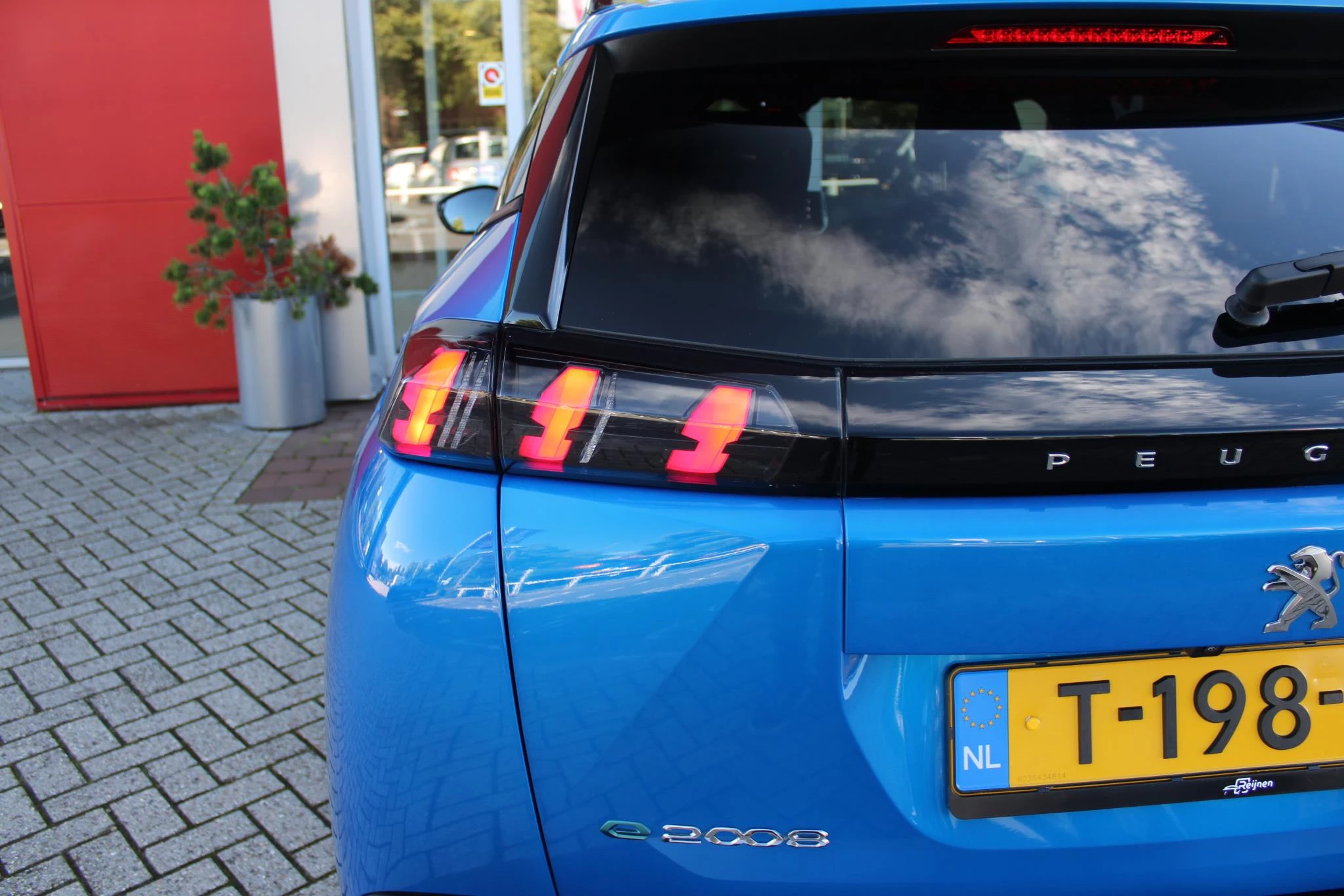 Hoofdafbeelding Peugeot e-2008