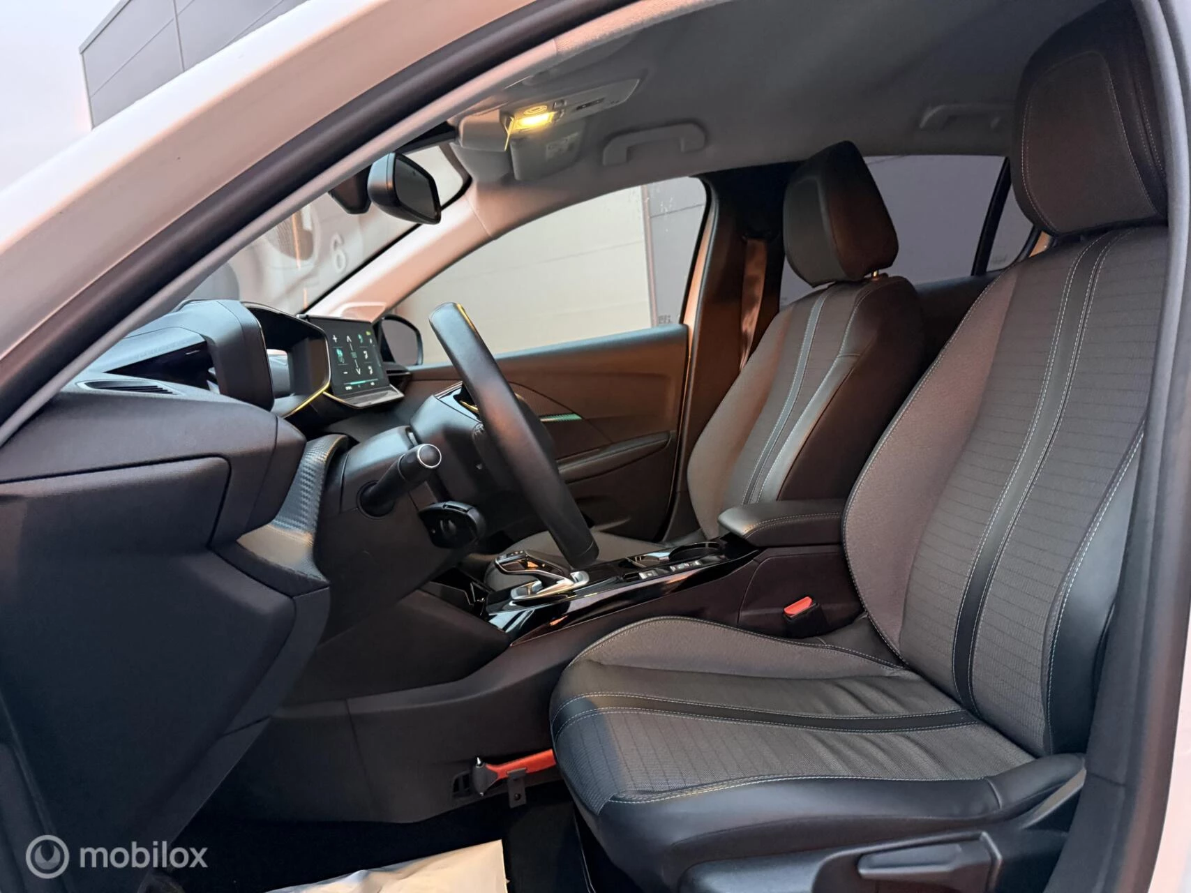 Hoofdafbeelding Peugeot e-208