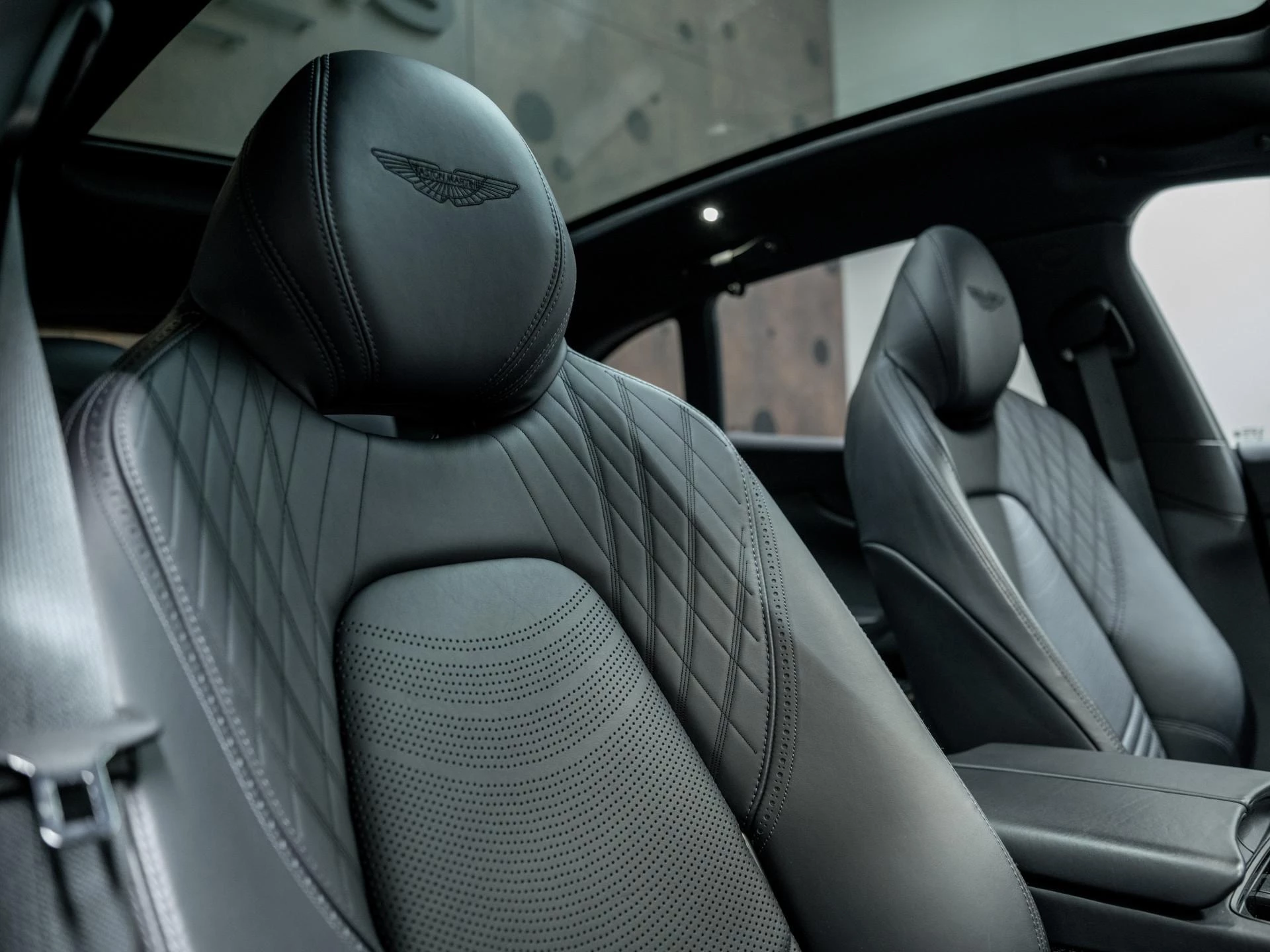 Hoofdafbeelding Aston Martin DBX