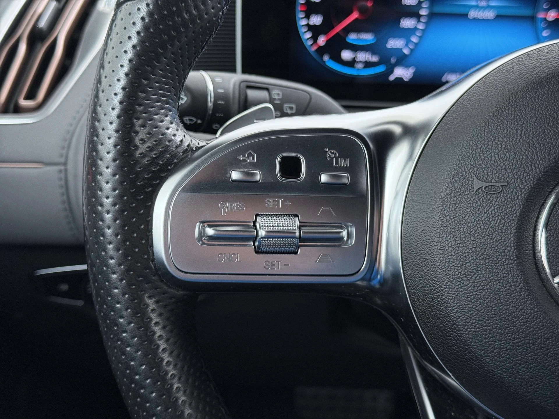 Hoofdafbeelding Mercedes-Benz EQC