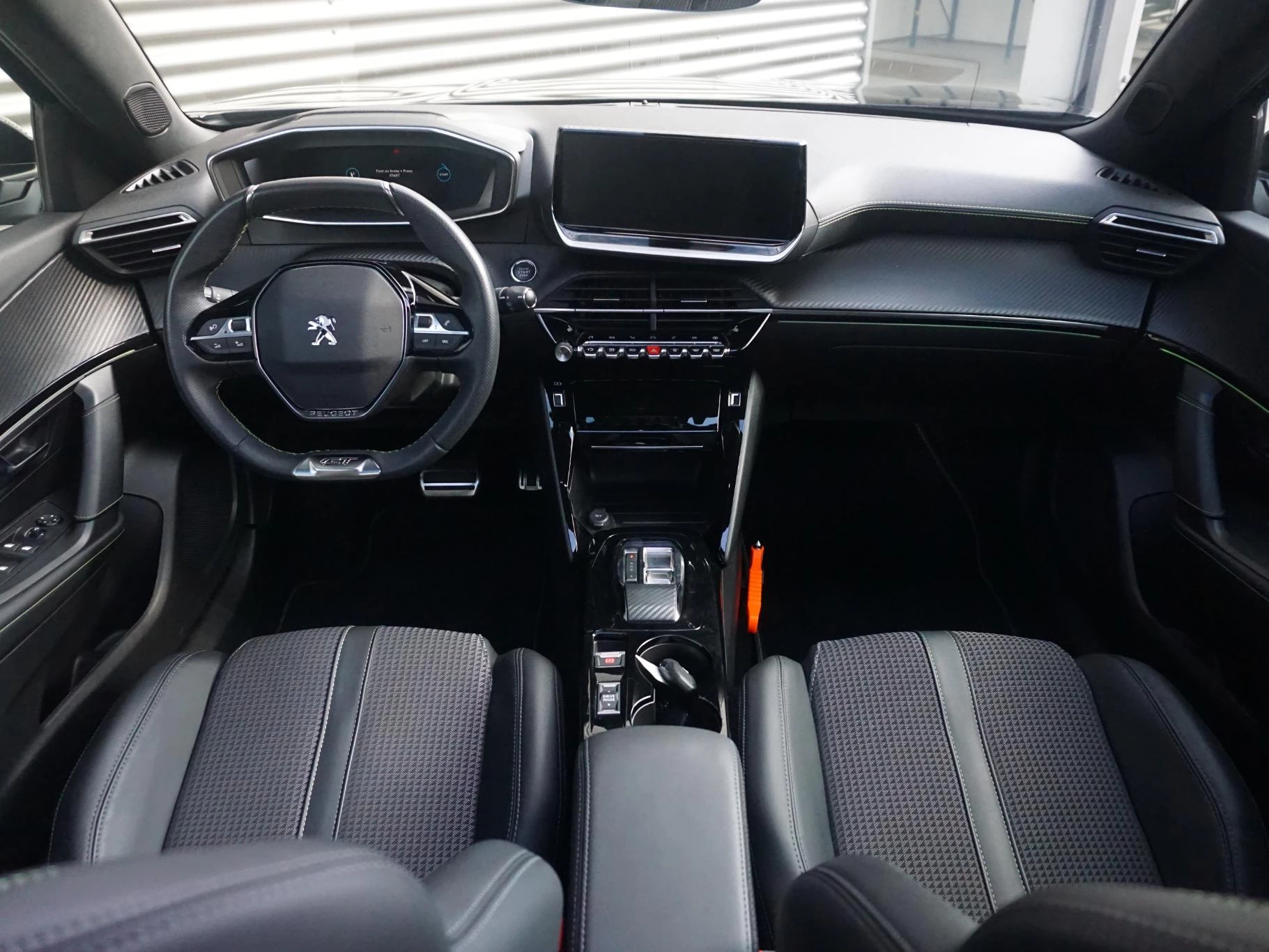 Hoofdafbeelding Peugeot e-2008