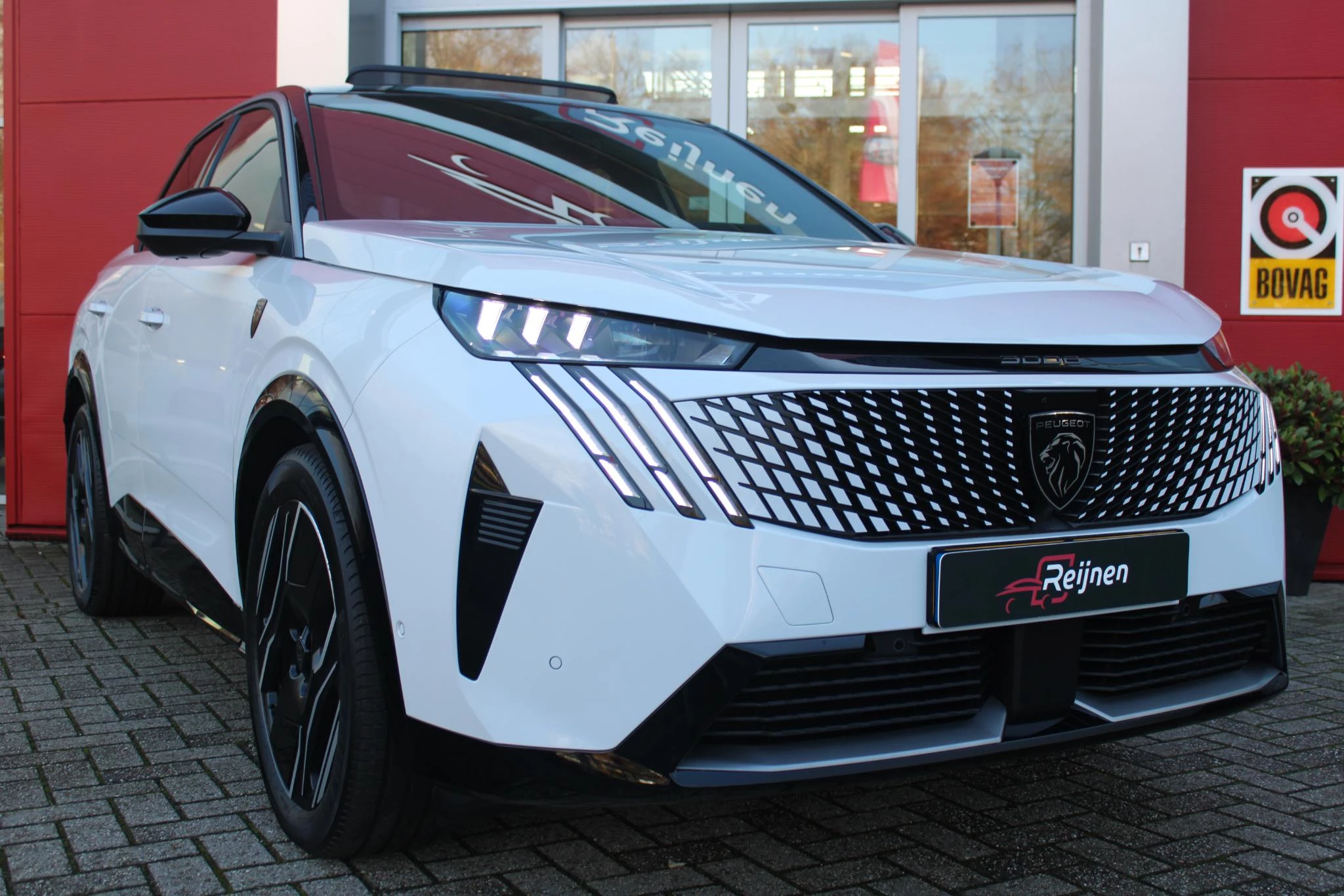 Hoofdafbeelding Peugeot e-3008