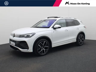 Hoofdafbeelding Volkswagen Tiguan Volkswagen Tiguan 1.5 eTSI/150PK R-Line DSG · Panoramadak · Trekhaak · 360° Camera + Parkeersensoren · Head-Up Display · Harman Kardon · Achterbank verwarmd · Garantie tot 01-01-2026