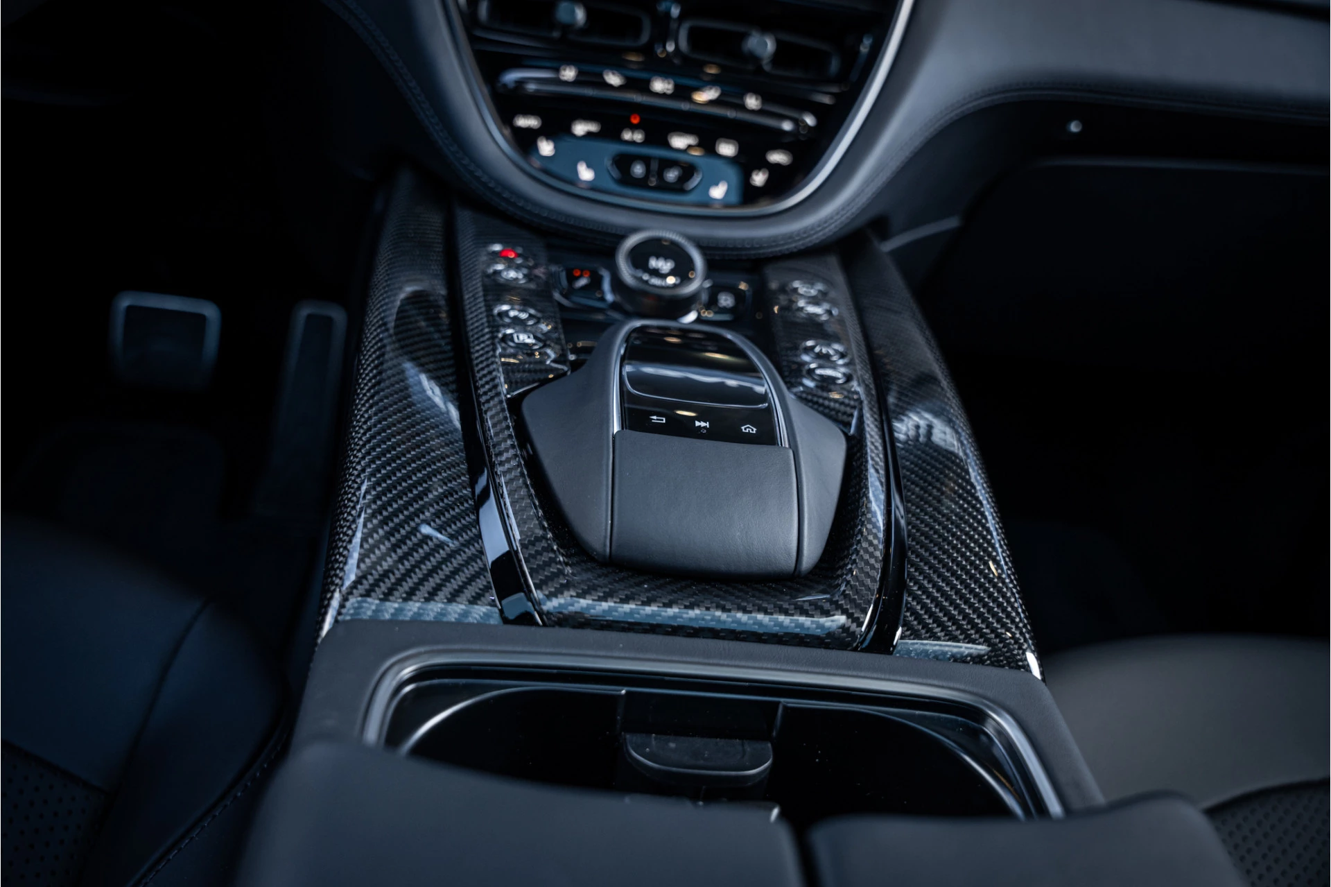 Hoofdafbeelding Aston Martin DBX