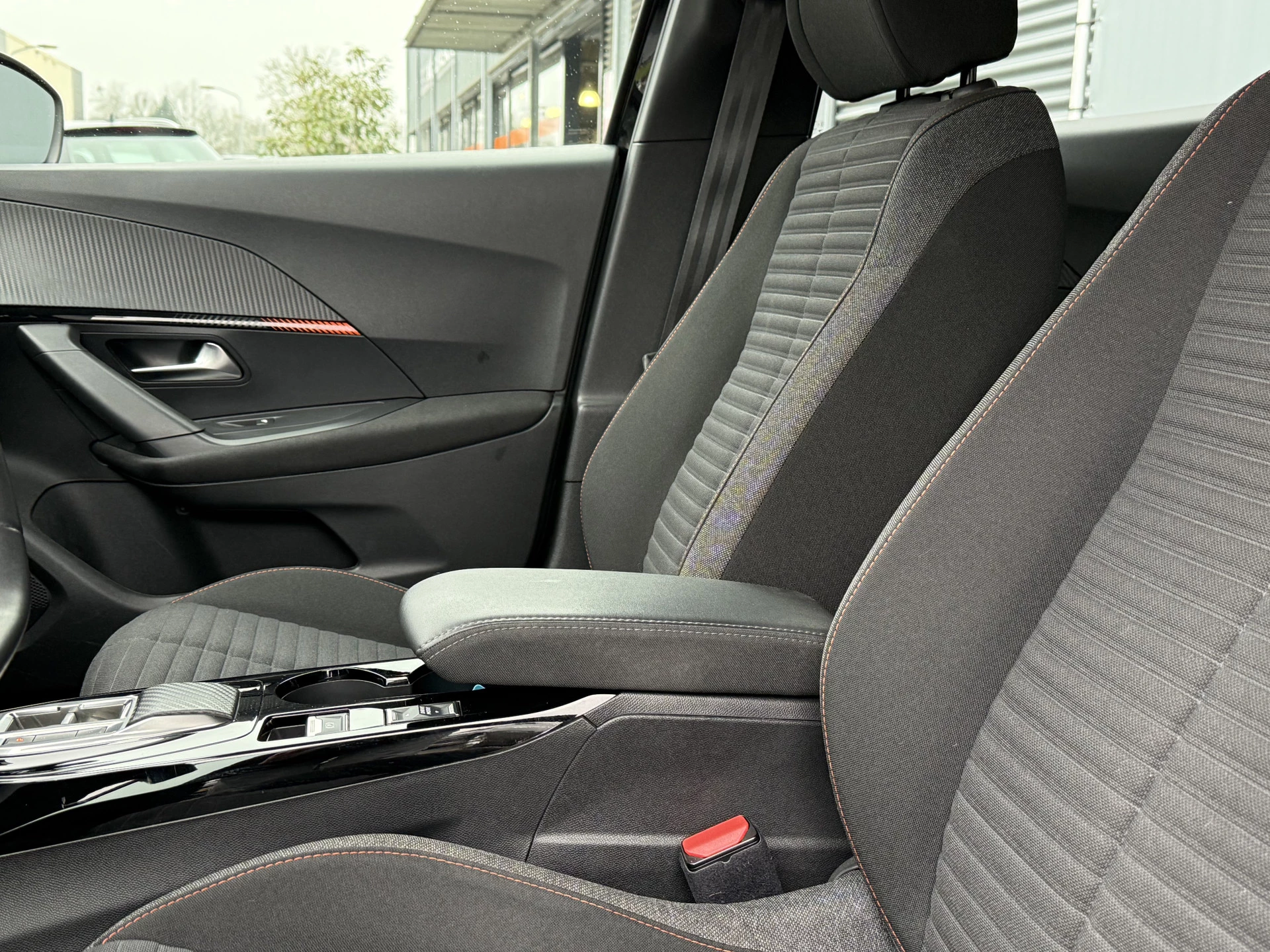 Hoofdafbeelding Peugeot e-2008