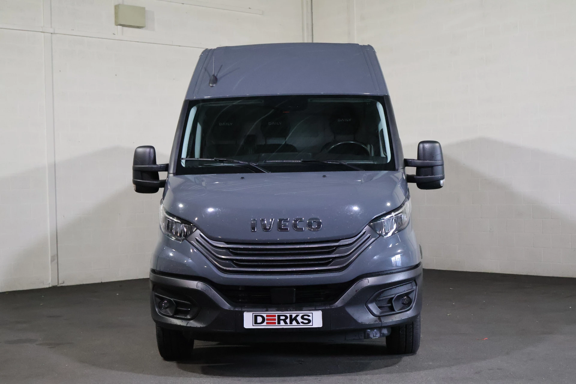 Hoofdafbeelding Iveco 35S18 L2 H2 Automaat Airco Navigatie 3.5T Trekhaak