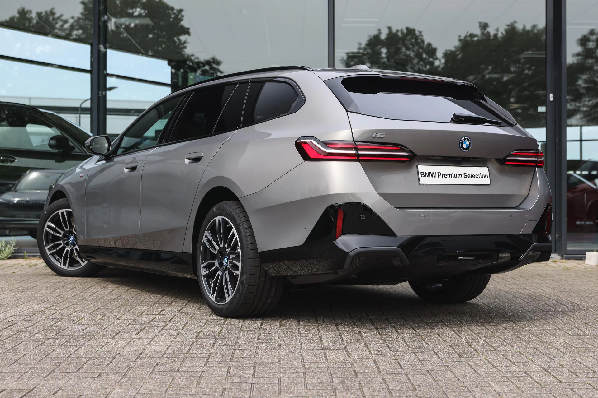 Hoofdafbeelding BMW i5
