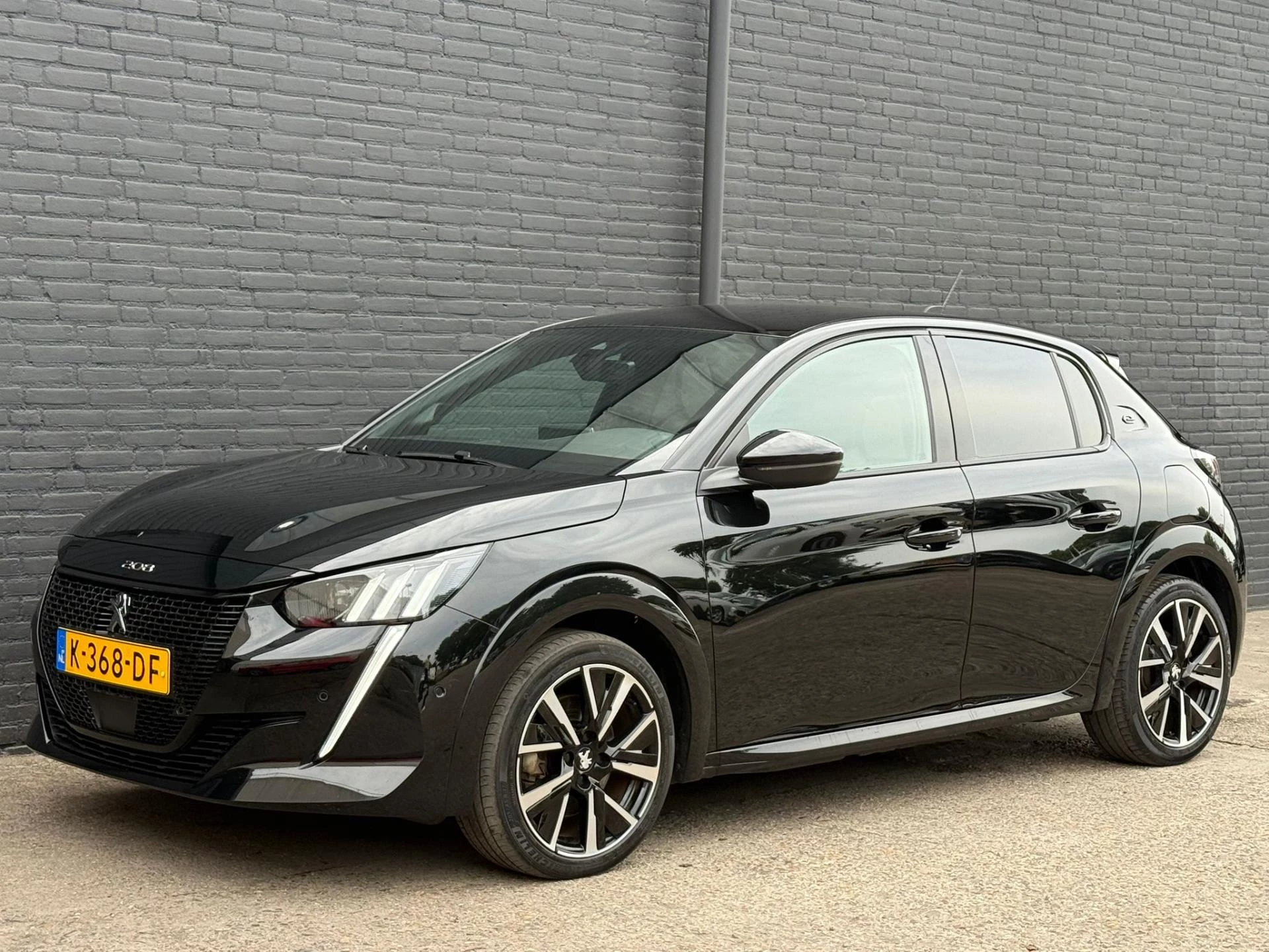 Hoofdafbeelding Peugeot e-208