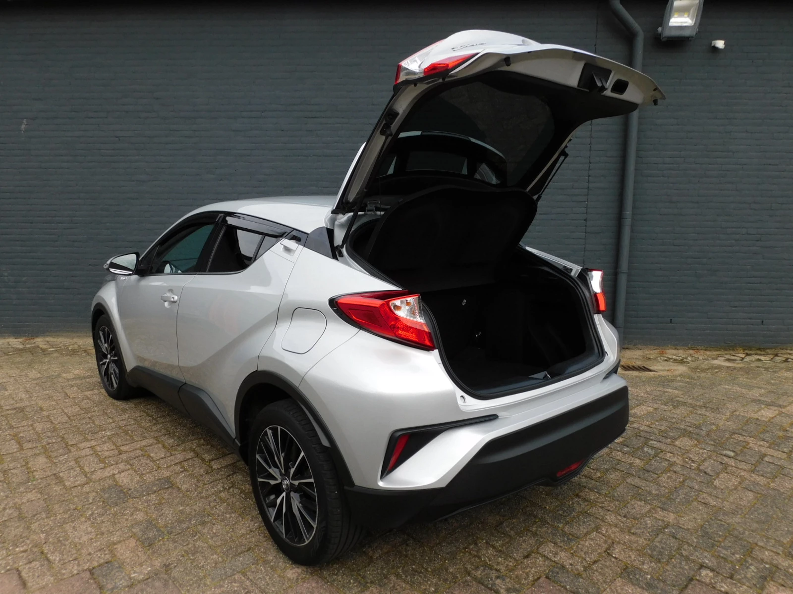 Hoofdafbeelding Toyota C-HR