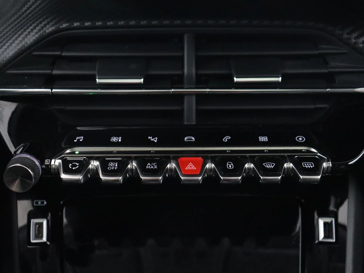 Hoofdafbeelding Peugeot e-2008