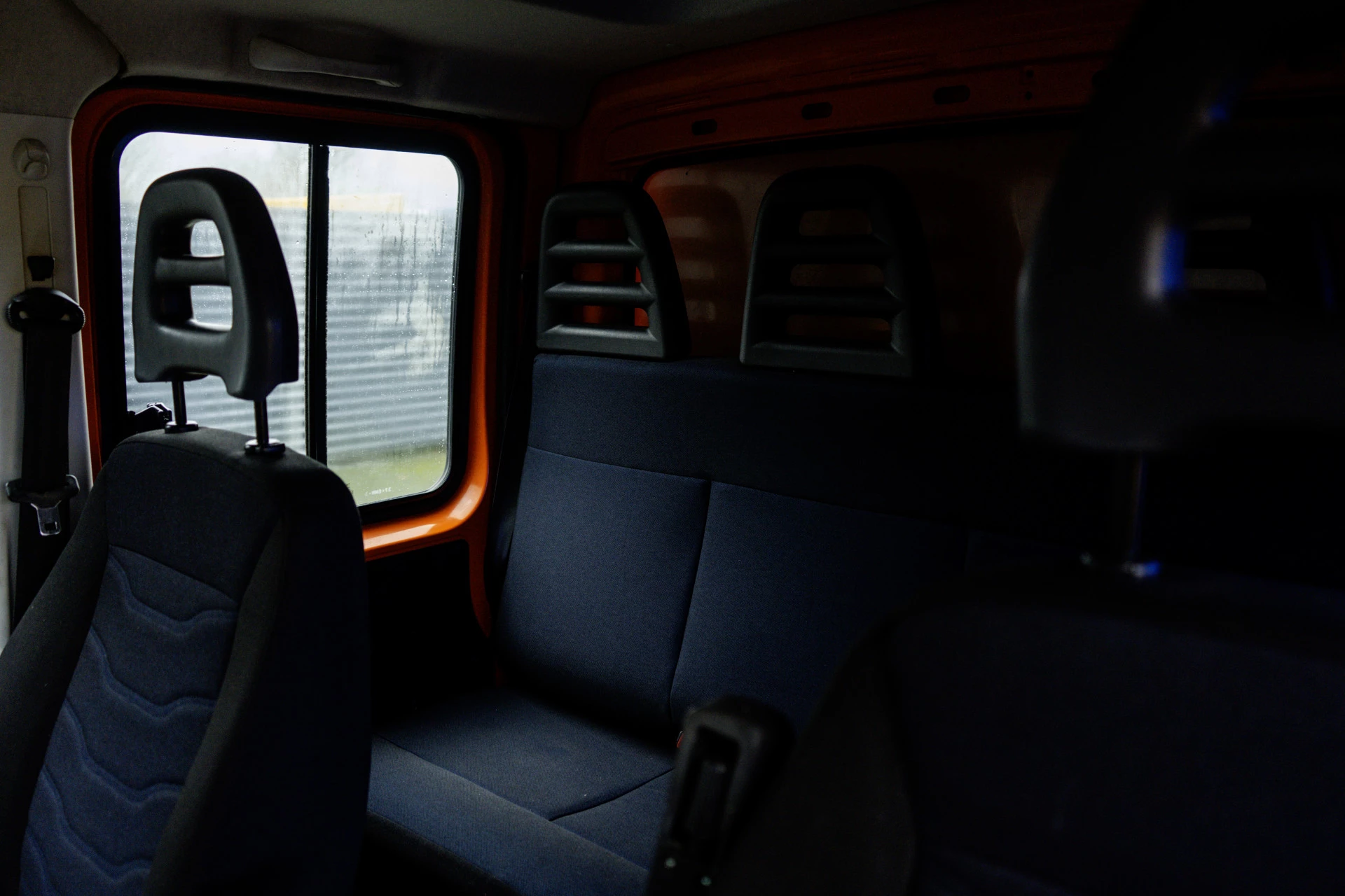 Hoofdafbeelding Iveco 50C18 3.0L | Bakwagen met laadklep | Climatic | Cruise | 180PK | 3.5T Trekgewicht | 2520KG Laadvermogen