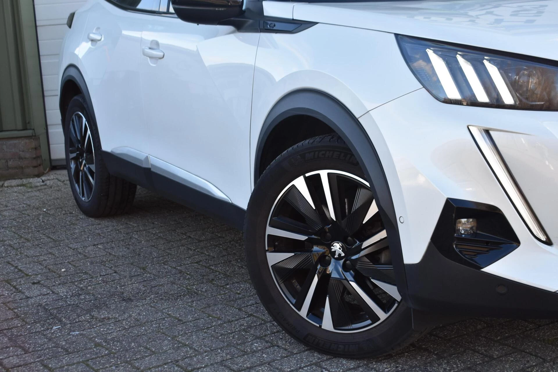 Hoofdafbeelding Peugeot e-2008