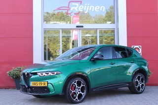 Hoofdafbeelding Alfa Romeo Tonale Alfa Romeo Tonale 1.5T Hybrid 160PK VELOCE | PREMIUM PACK: LEDEREN BEKLEDING/GEVENTILEERDE VOORSTOELEN/4-VOUDIG ELEKTRISCH VERSTELBARE LENDESTEUN VOORSTOELEN/ELEKTRISCH BEDIENBARE /HOOGGLANS ZWARTE RAAMOMLIJSTING/AMBIENT LIGHTING | TECHNOLOGY PACK: PARKEERWAARSCHUWING VOOR EN ACHTER/360° CAMERA/AUTOMATISCH INPARKEREN/ AUTONOMOUS DRIVING LEVEL 2: ADAPTIVE CRUISE CONTROL/LANE CENTERING ASSIST/TRAFFIC JAM ASSIST DODEHOEK DETECTIE AUTOMATISCH DIMMENDE BUITENSPIEGELS ELEKTRISCH BEDIENBARE ACHTERKLEP | WINTERPACK: STOELVERWARMING VOOR/STUURVERWARMING/VERWARMBARE RUITENSPROEIERS | 19" LICHTMETALEN VELGEN | DRAADLOZE TELEFOONLADER | NAVIGATIE | DRAADLOZE APPLE CARPLAY/ANDROID AUTO | FULL LED MATRIX KOPLAMPEN |