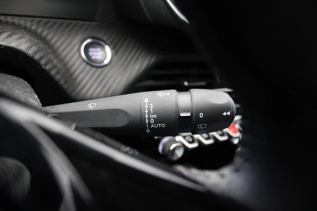 Hoofdafbeelding Peugeot e-208