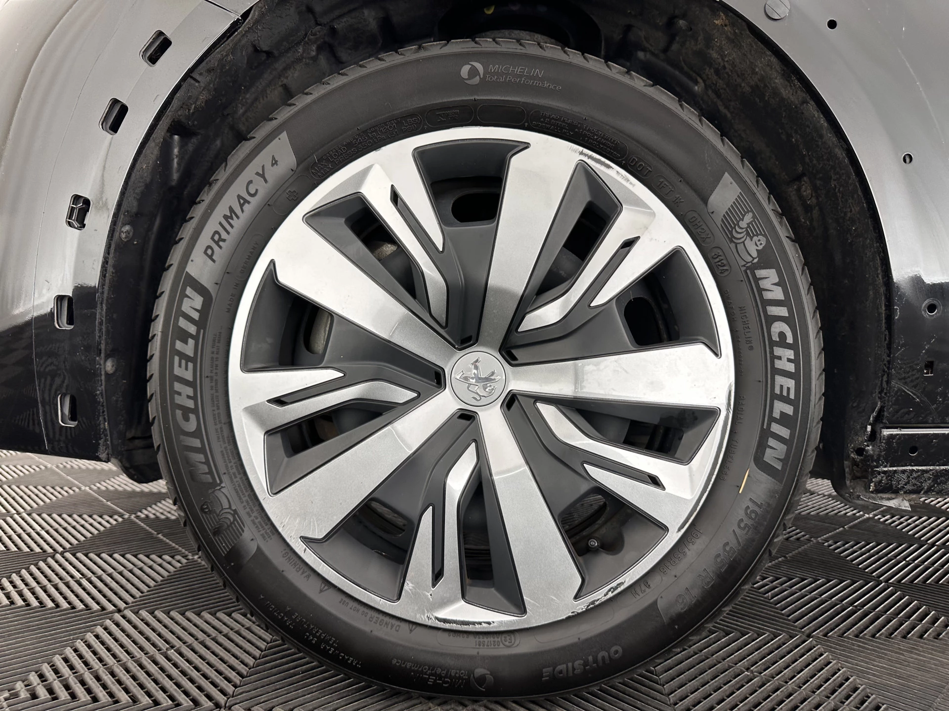 Hoofdafbeelding Peugeot e-208