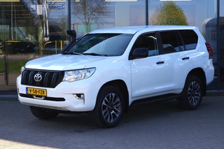 Hoofdafbeelding Toyota Land Cruiser Toyota Land Cruiser 2.8 D-4D-F Automaat Comfort Window Van, Trekhaak, Lier, Snorkel, Cruise Control