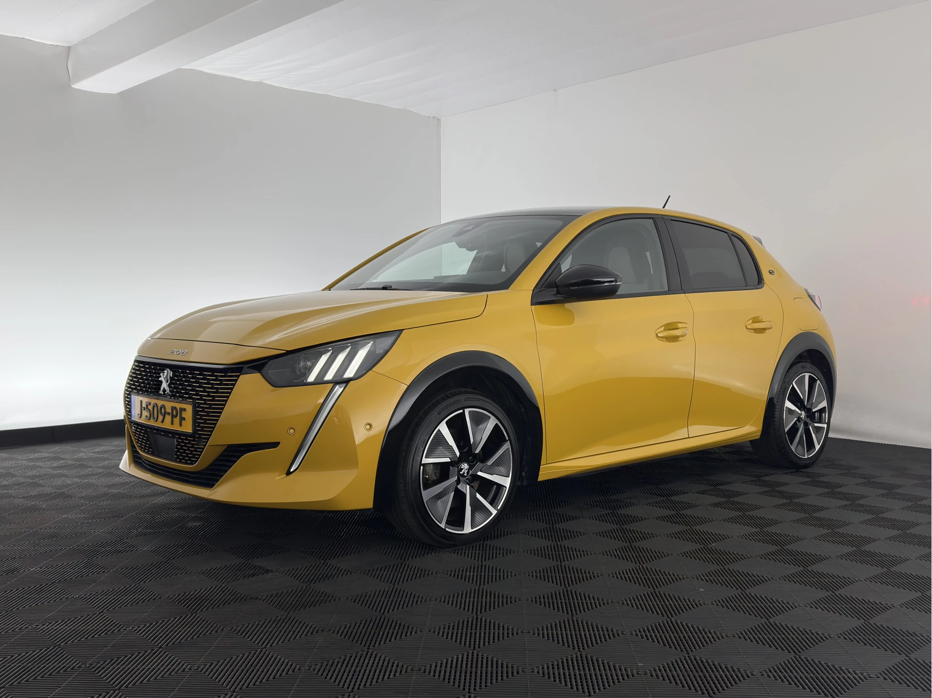 Hoofdafbeelding Peugeot e-208